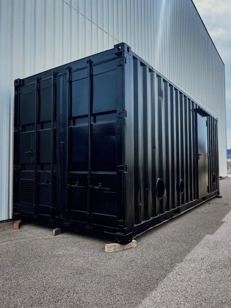 Photo d'un container transformé en local technique de 20 pieds par IMTM