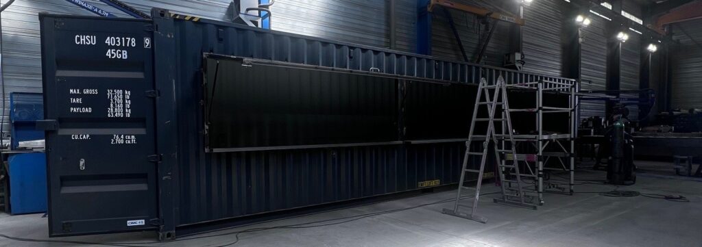 Un container en cours de transformation dans l'atelier de IMTM